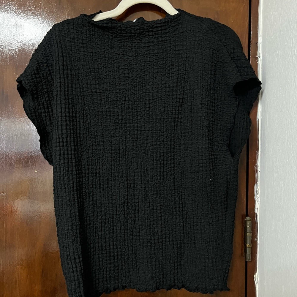 Zara black top, never worn, size M